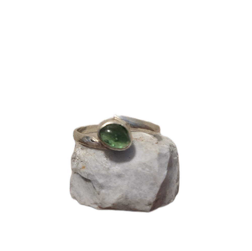 Green glass ring size 7